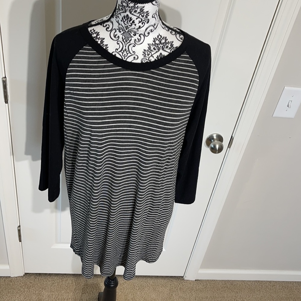 Lularoe 3XL Randy T - Picture 2 of 9